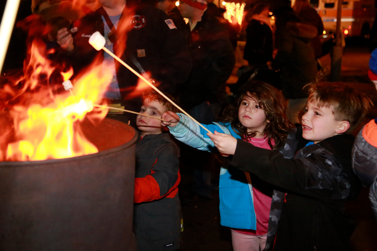 Malverne kicks off its holiday season with annual treelighting